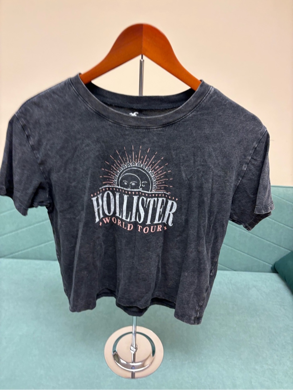 Hollister Black Sun Graphic Crop Tee